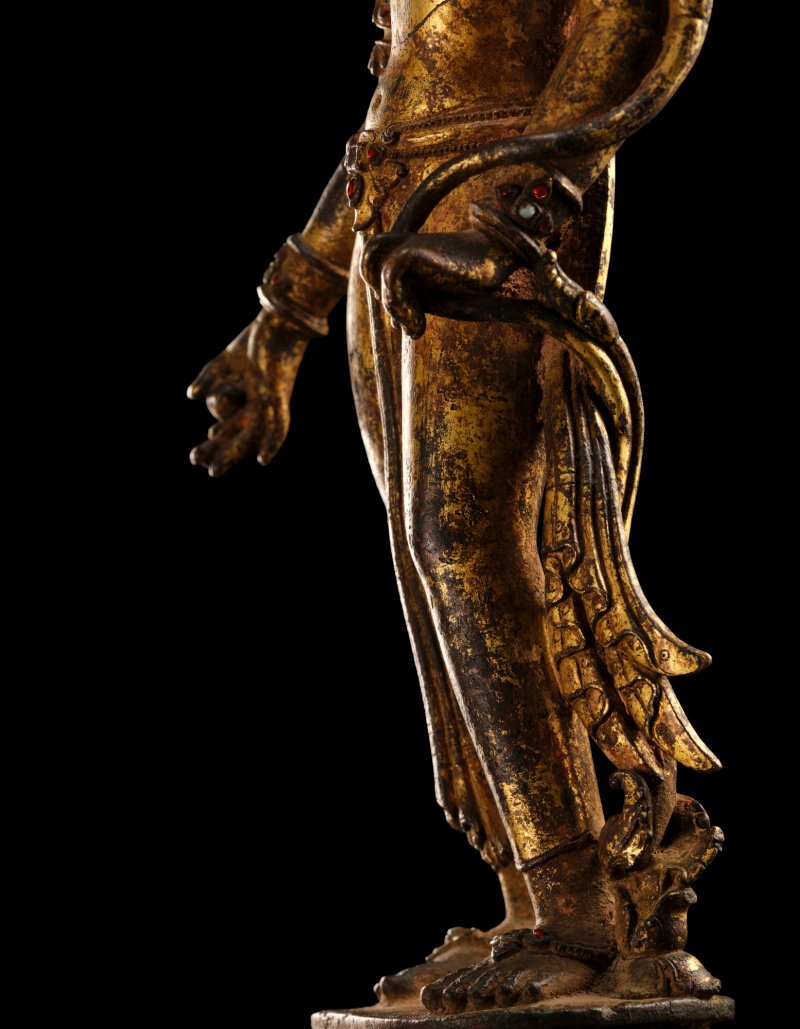 An exceptional gilt-copper figure of Tara, Nepal, 13th century | 十三世紀　尼泊爾　銅鎏金度母立像 - 图13
