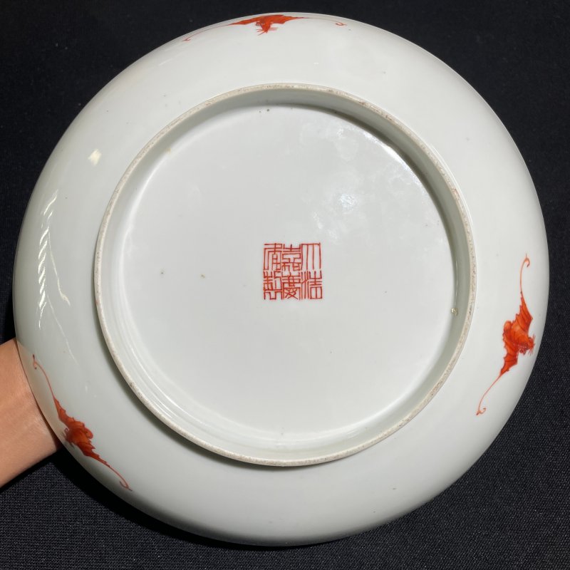 清嘉庆 松石绿地粉彩蝴蝶纹盘 - 图7
