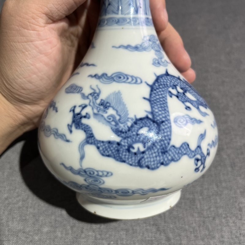 清雍正青花龙纹蒜头瓶 - 图5