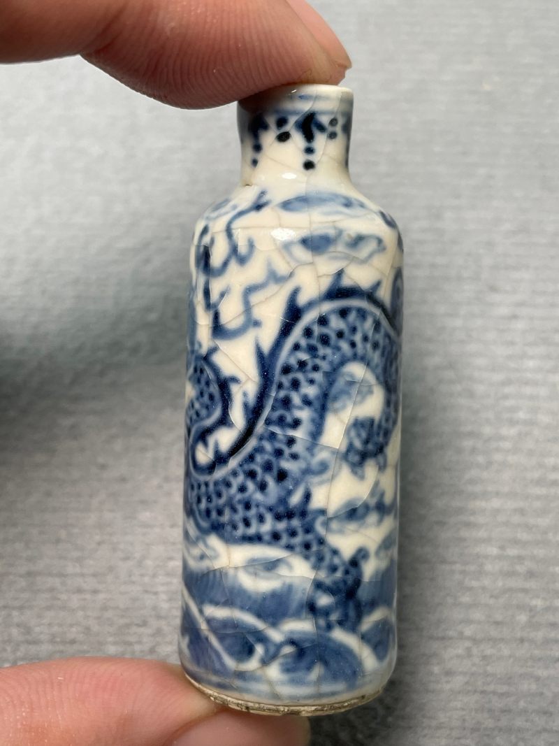 清晚期 浆胎青花龙纹鼻烟壶 - 图8