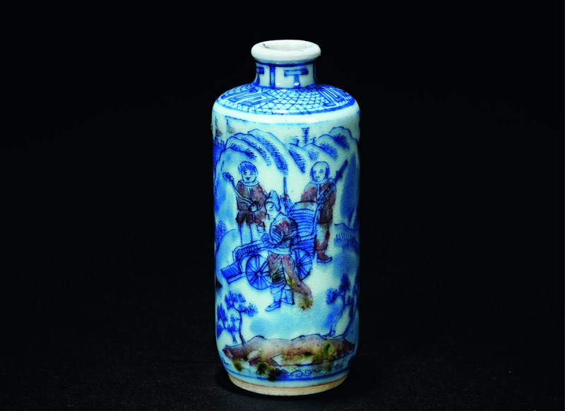 清中期 青花釉里红人物鼻烟壶 - 图1
