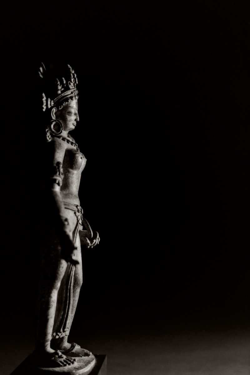 An exceptional gilt-copper figure of Tara, Nepal, 13th century | 十三世紀　尼泊爾　銅鎏金度母立像 - 图14