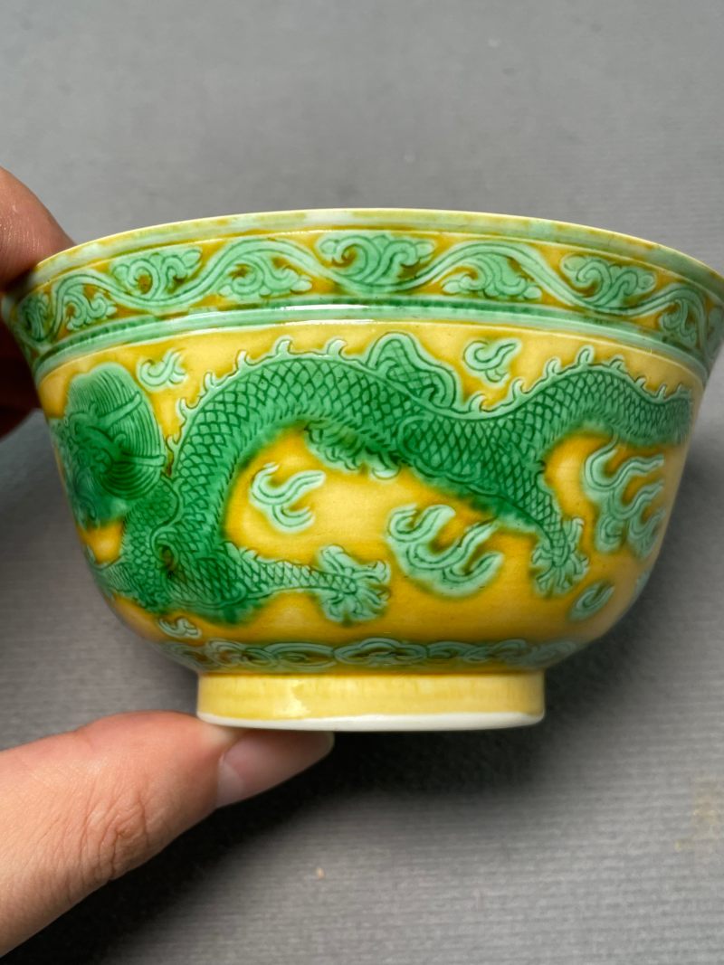 清光绪 黄地绿彩暗刻云龙纹茶圆 - 图11