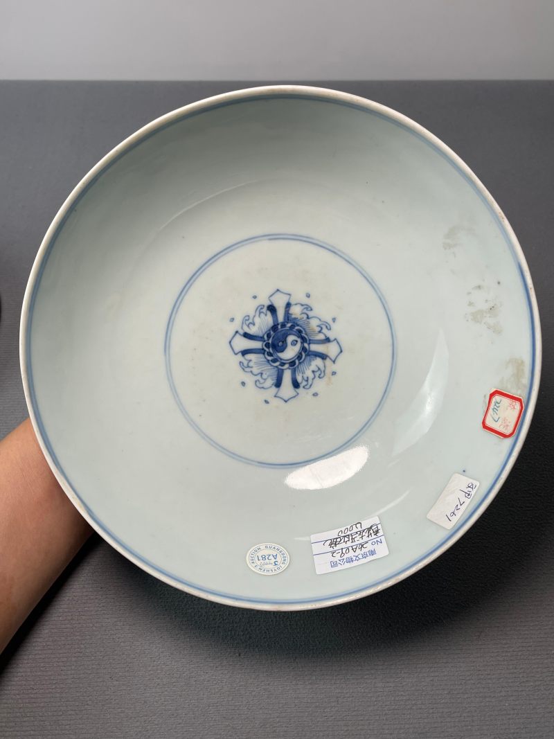 清雍正 青花海马纹大碗 - 图3