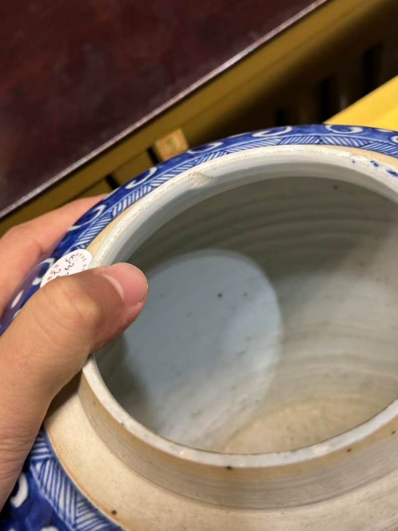 清乾隆 青花缠枝莲纹罐 - 图12