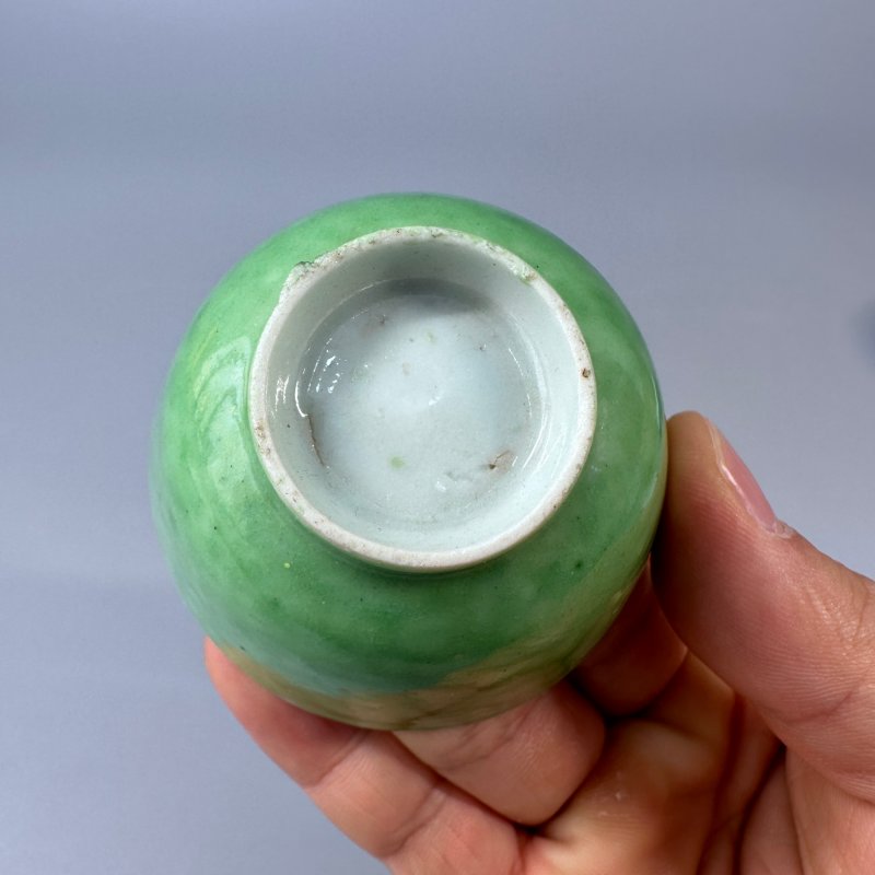 清晚期 炉钧釉及秋葵绿釉小杯一组三只 - 图17