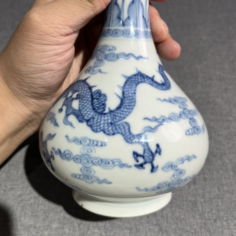 清雍正青花龙纹蒜头瓶 - 图6