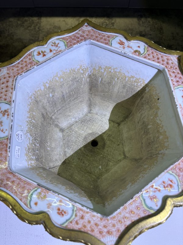 清康熙 五彩六方海棠型花鸟花盆一对 - 图11