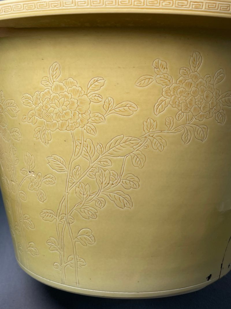 清光绪 黄釉暗刻花卉纹花盆 - 图11