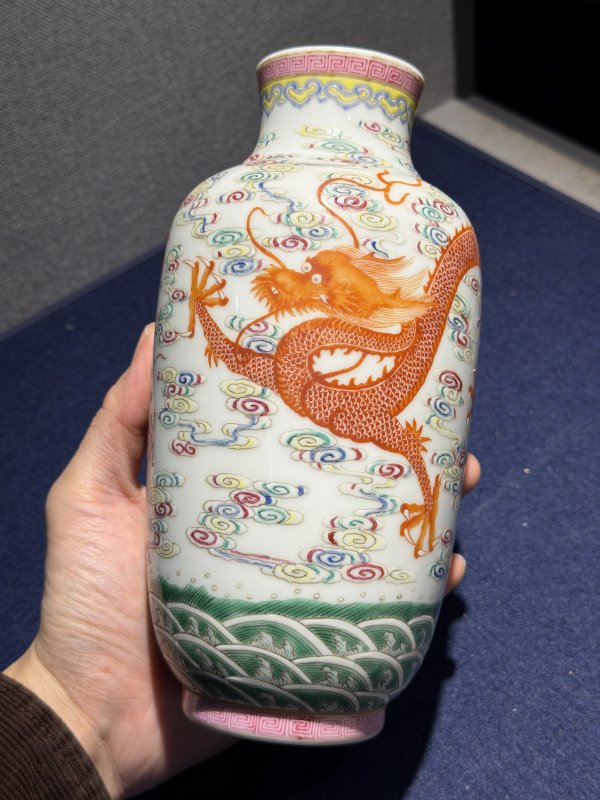 现代 粉彩矾红苍龙教子图灯笼瓶 - 图2