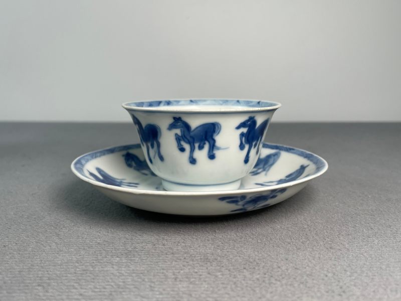 清康熙 青花骏马图杯碟一套 - 图2