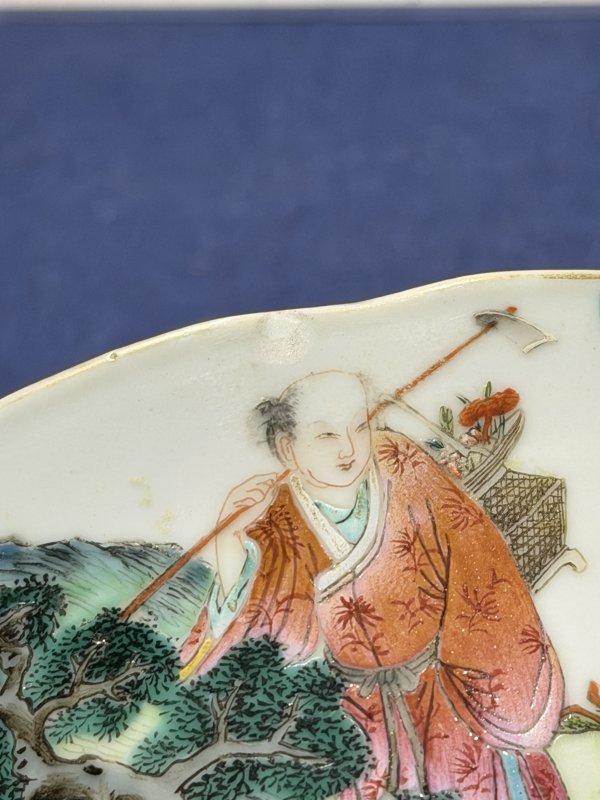清道光 粉彩人物故事图花口碗 - 图11