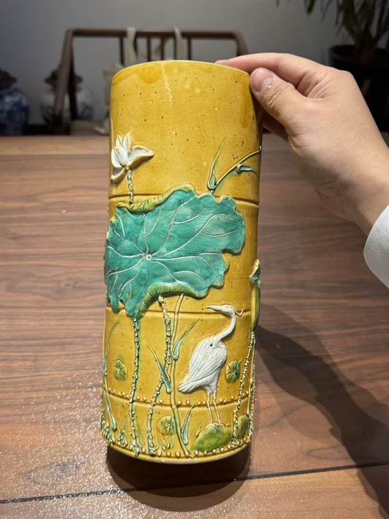 清道光 黄釉雕瓷一路连科帽桶 - 图2