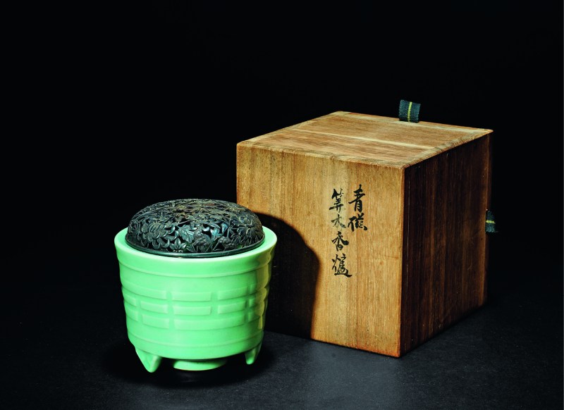 清 纯银精雕花卉盖龙泉青瓷八卦香炉 - 图1