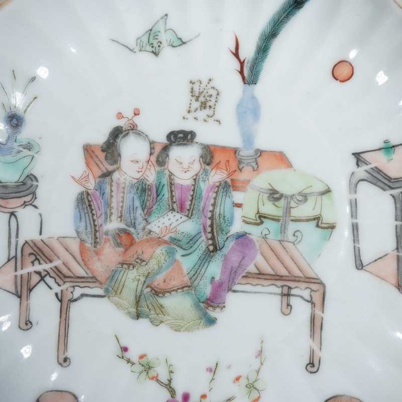 清咸丰粉彩仕女人物盘 - 图2