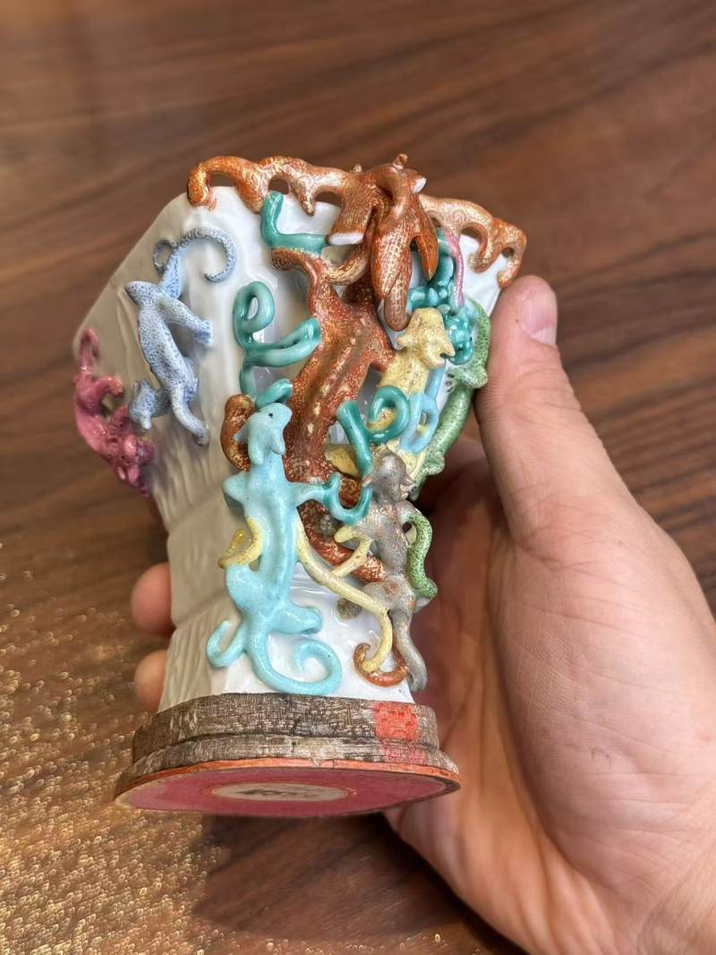 清乾隆 粉彩仿犀角螭龙杯 - 图5