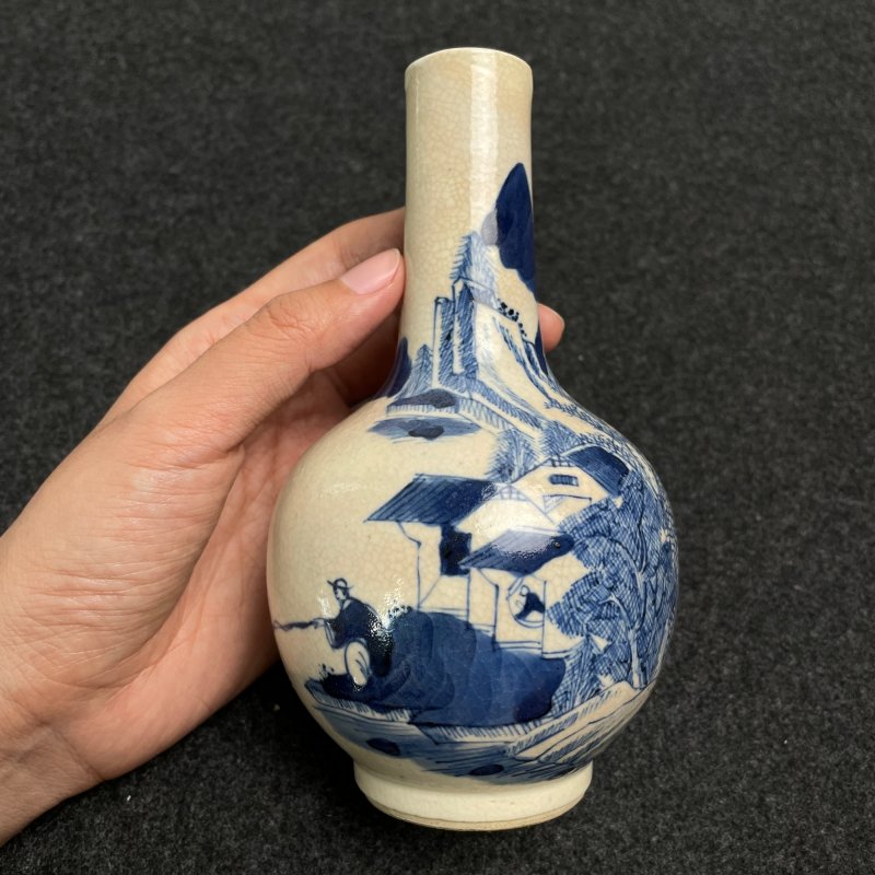 清光绪 浆胎青花山水人物天球瓶 - 图2