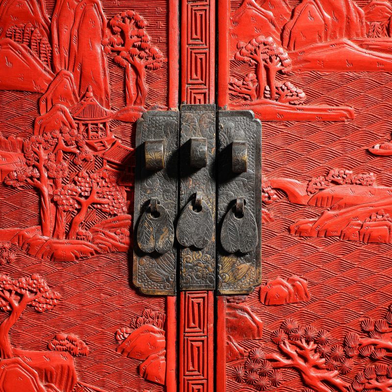 清 剔红山水人物图柜 - 图11
