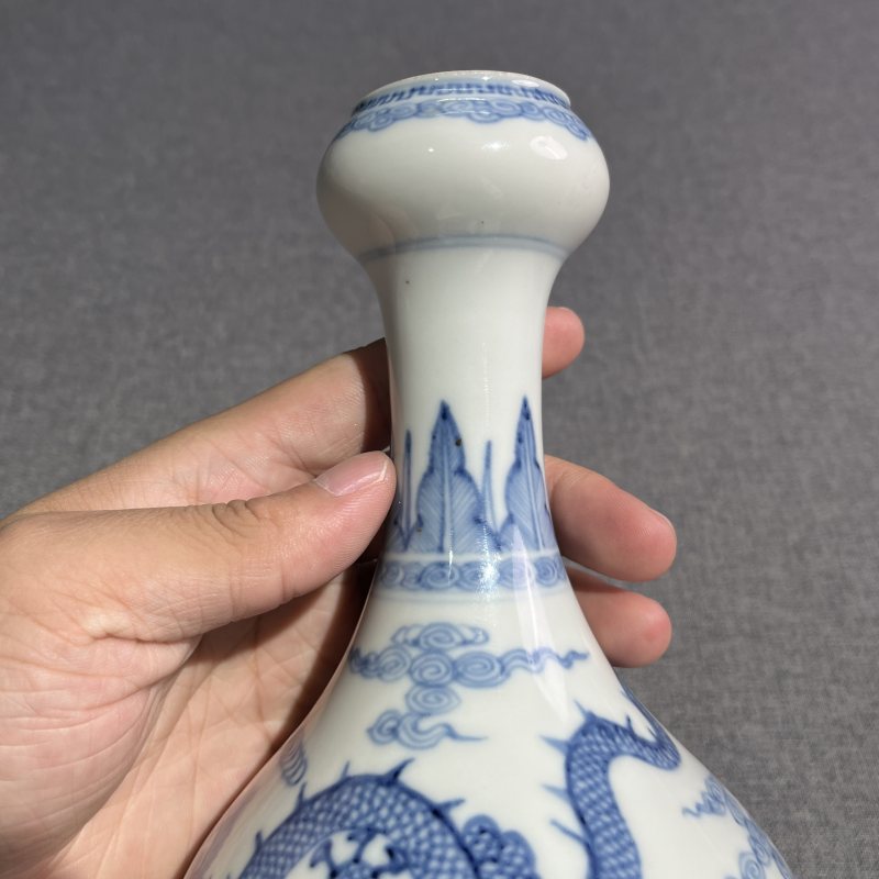 清雍正青花龙纹蒜头瓶 - 图8