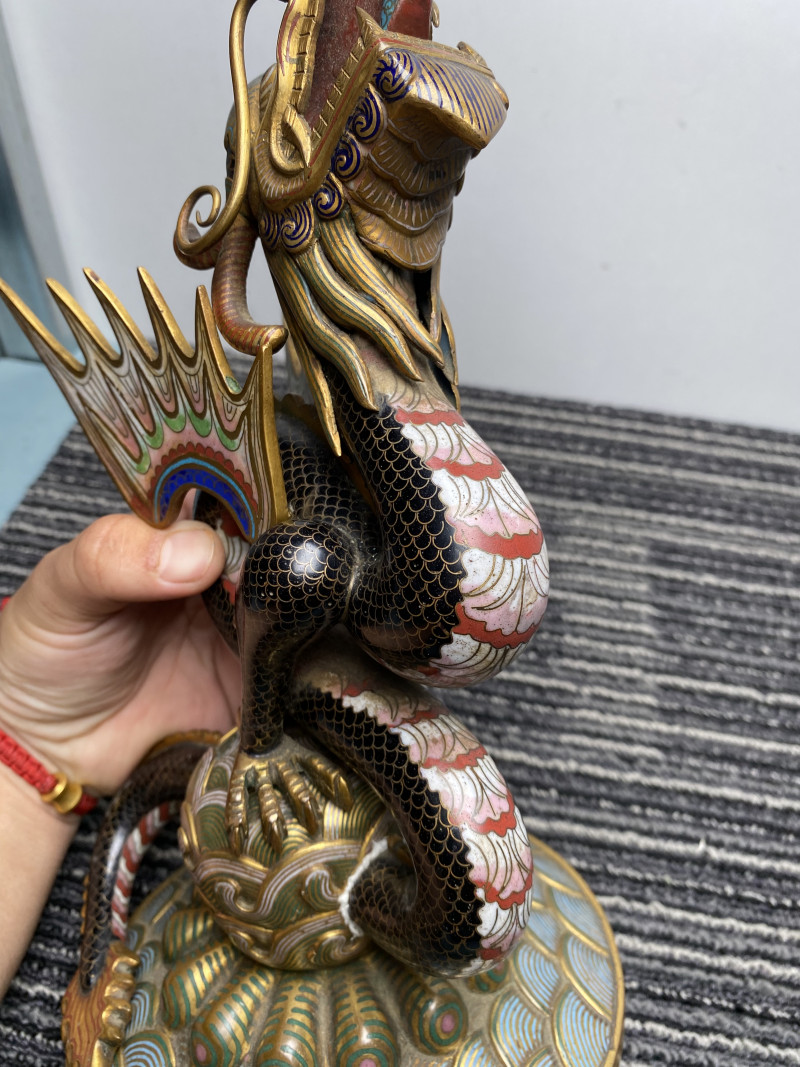 清 铜胎掐丝珐琅应龙纹烛台一对 - 图32