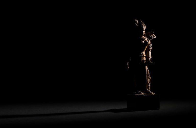 An exceptional gilt-copper figure of Tara, Nepal, 13th century | 十三世紀　尼泊爾　銅鎏金度母立像 - 图17