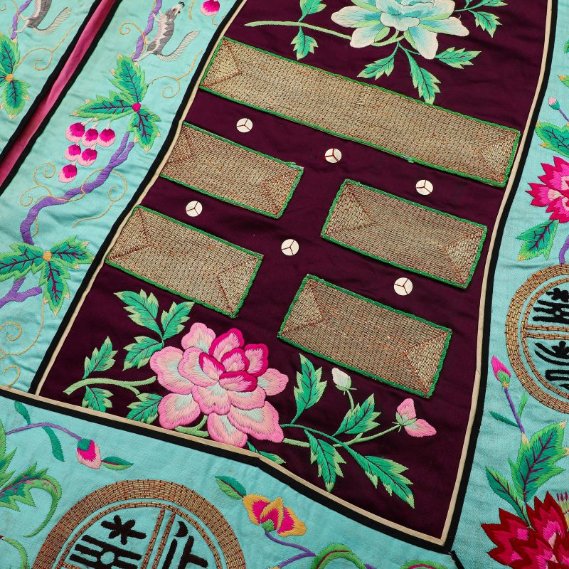 清  彩绣盘金八卦戏衣 - 图9