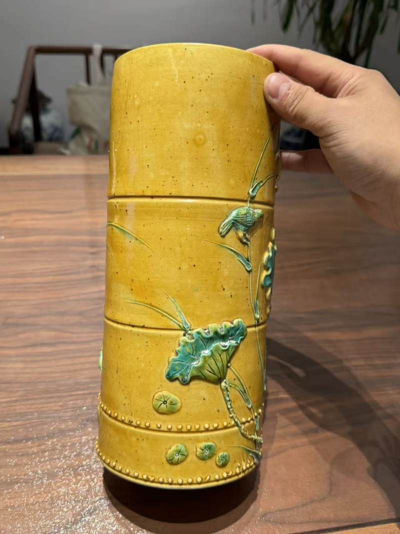 清道光 黄釉雕瓷一路连科帽桶 - 图5