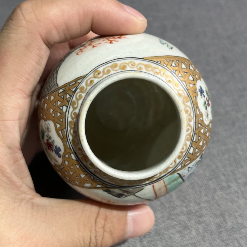 清乾隆广彩人物故事将军罐 - 图11
