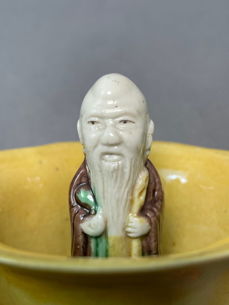 十九世纪 素三彩人物公道杯 - 图4
