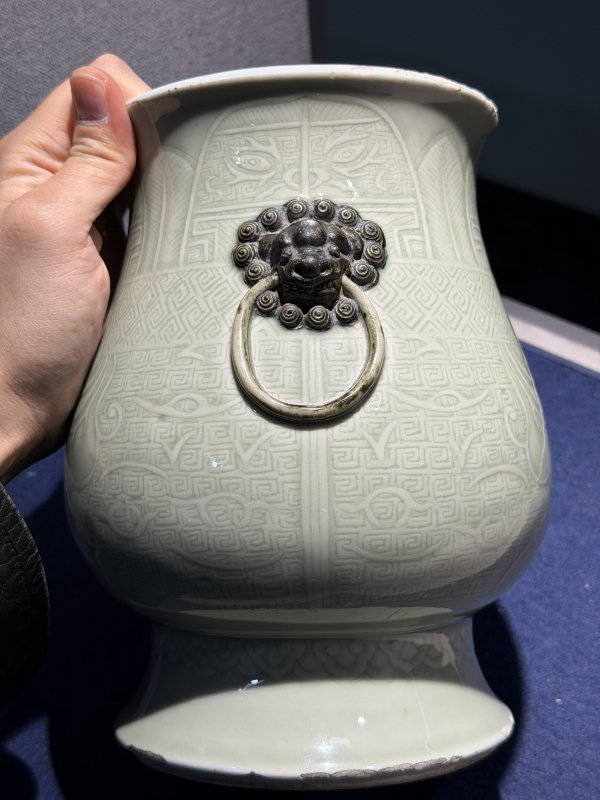 清康熙 青釉饕餮琵琶尊 - 图4