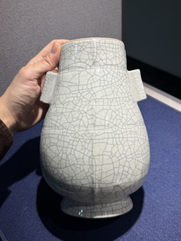 现代 粉彩牡丹花卉纹盘、墨地绿青龙纹盘 - 图8