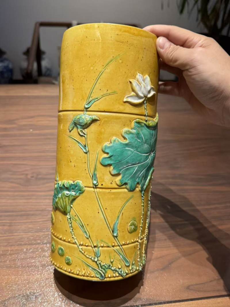 清道光 黄釉雕瓷一路连科帽桶 - 图6