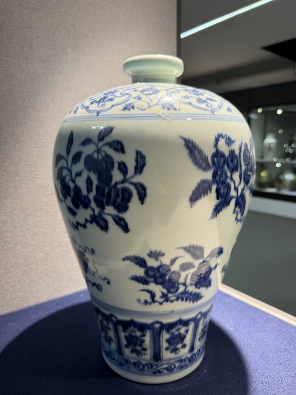 现代 青花折枝瑞果纹大梅瓶 - 图2