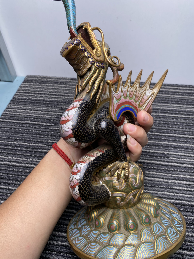清 铜胎掐丝珐琅应龙纹烛台一对 - 图33