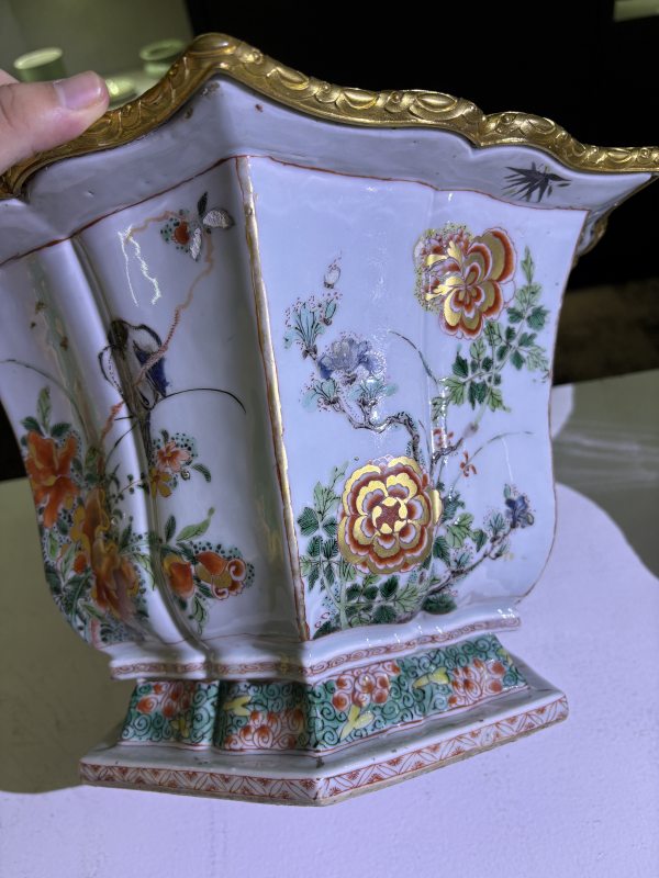 清康熙 五彩六方海棠型花鸟花盆一对 - 图15