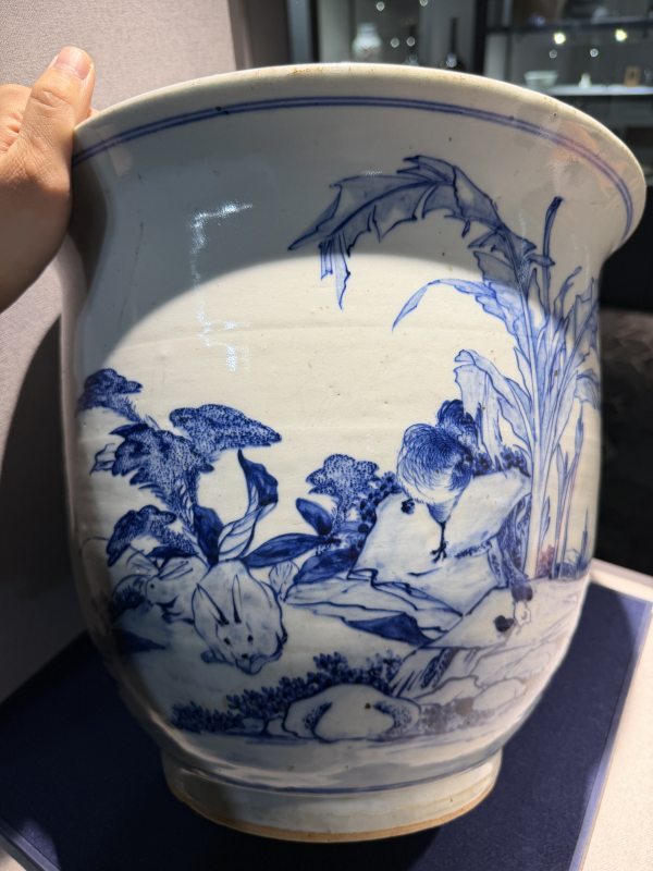 清代 青花双免芭蕉图大花盆 - 图9