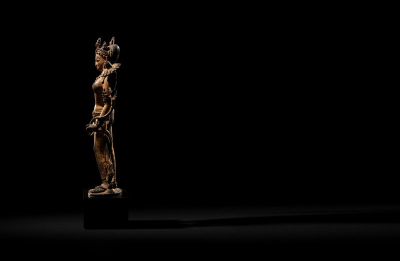 An exceptional gilt-copper figure of Tara, Nepal, 13th century | 十三世紀　尼泊爾　銅鎏金度母立像 - 图19