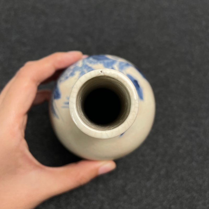 清光绪 浆胎青花山水人物天球瓶 - 图6