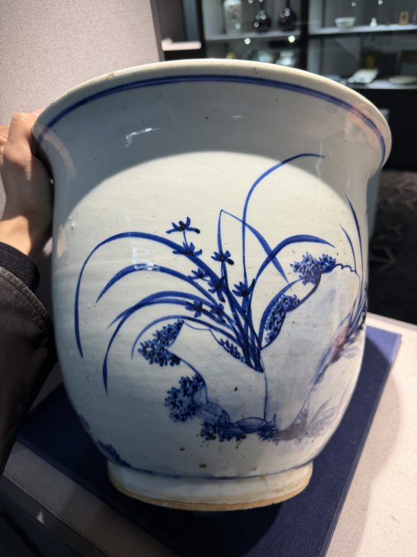 清代 青花双免芭蕉图大花盆 - 图10