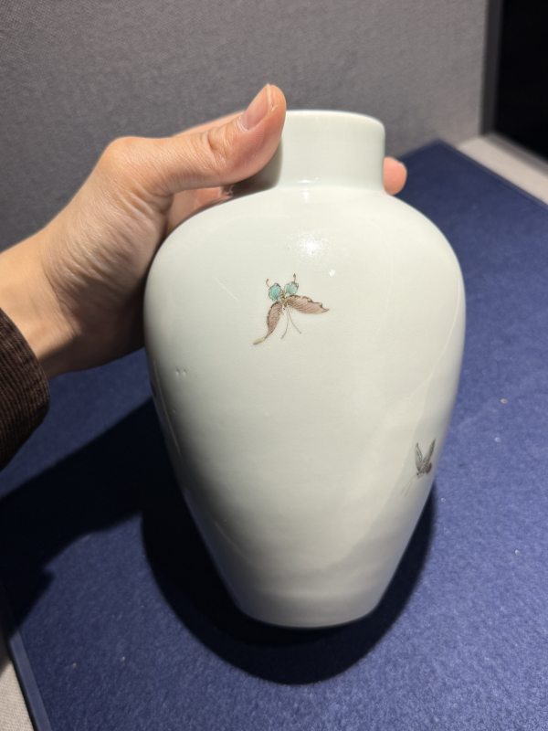 现代 五彩折枝瑞果花蝶尊 - 图4