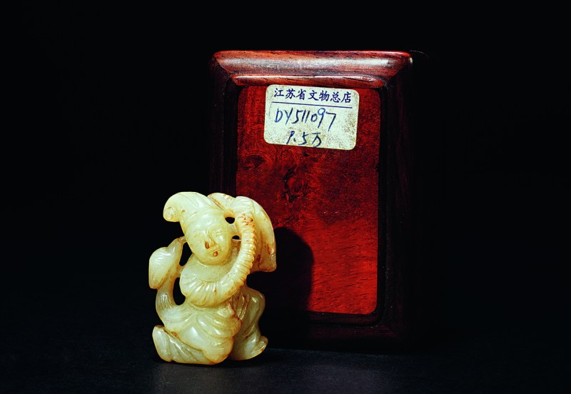 明 玉雕胡人献宝挂件