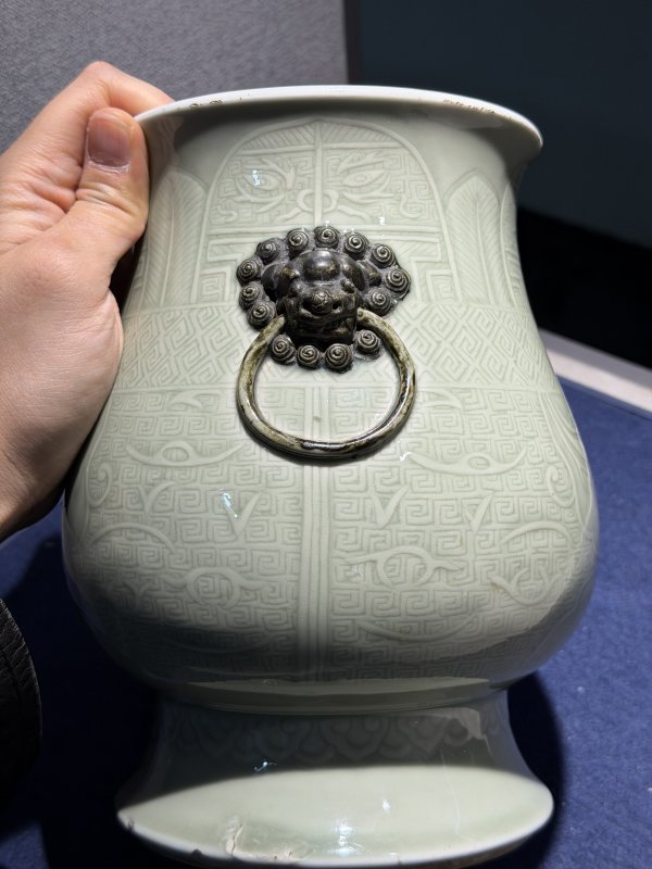清康熙 青釉饕餮琵琶尊 - 图6