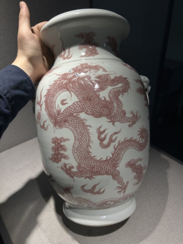 清晚期 釉里红云龙纹铺首尊 - 图3