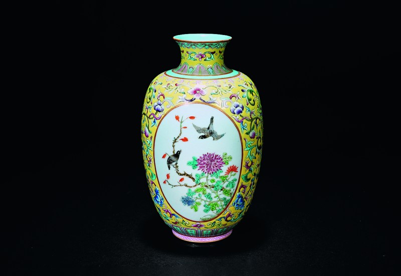 清 黄地粉彩开光花鸟瓶 - 图1