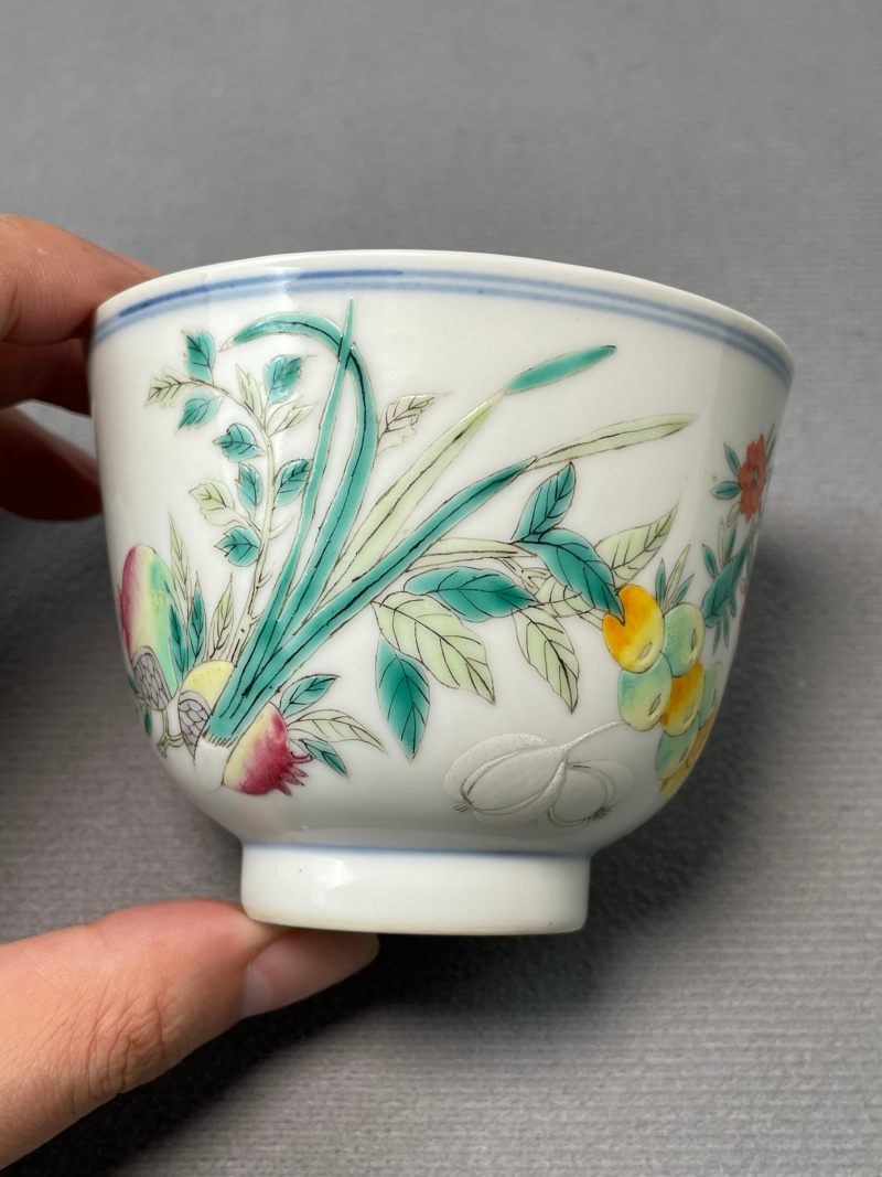 清宣统 “江西瓷业公司”青花粉彩瓜果纹杯 - 图6