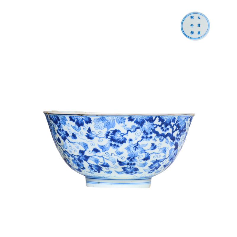 清康熙 青花松鼠葡萄纹碗