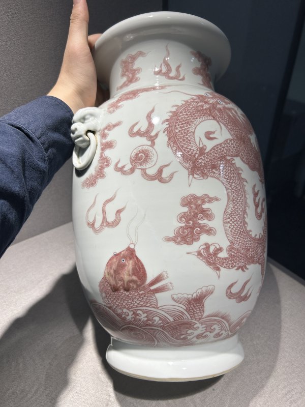 清晚期 釉里红云龙纹铺首尊 - 图4