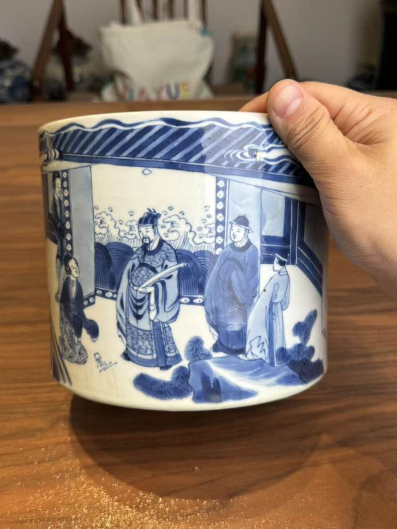清康熙 青花翻羹不恚故事笔筒 - 图3