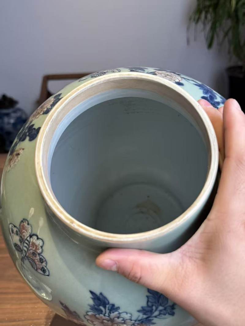 清乾隆 青花釉里红蝶恋花将军罐 - 图10