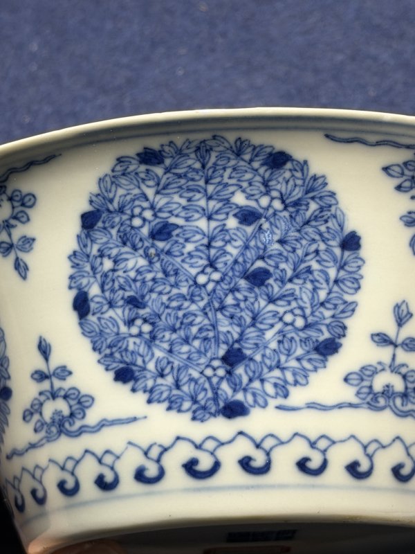 清代 青花团花纹马蹄碗（一对） - 图17
